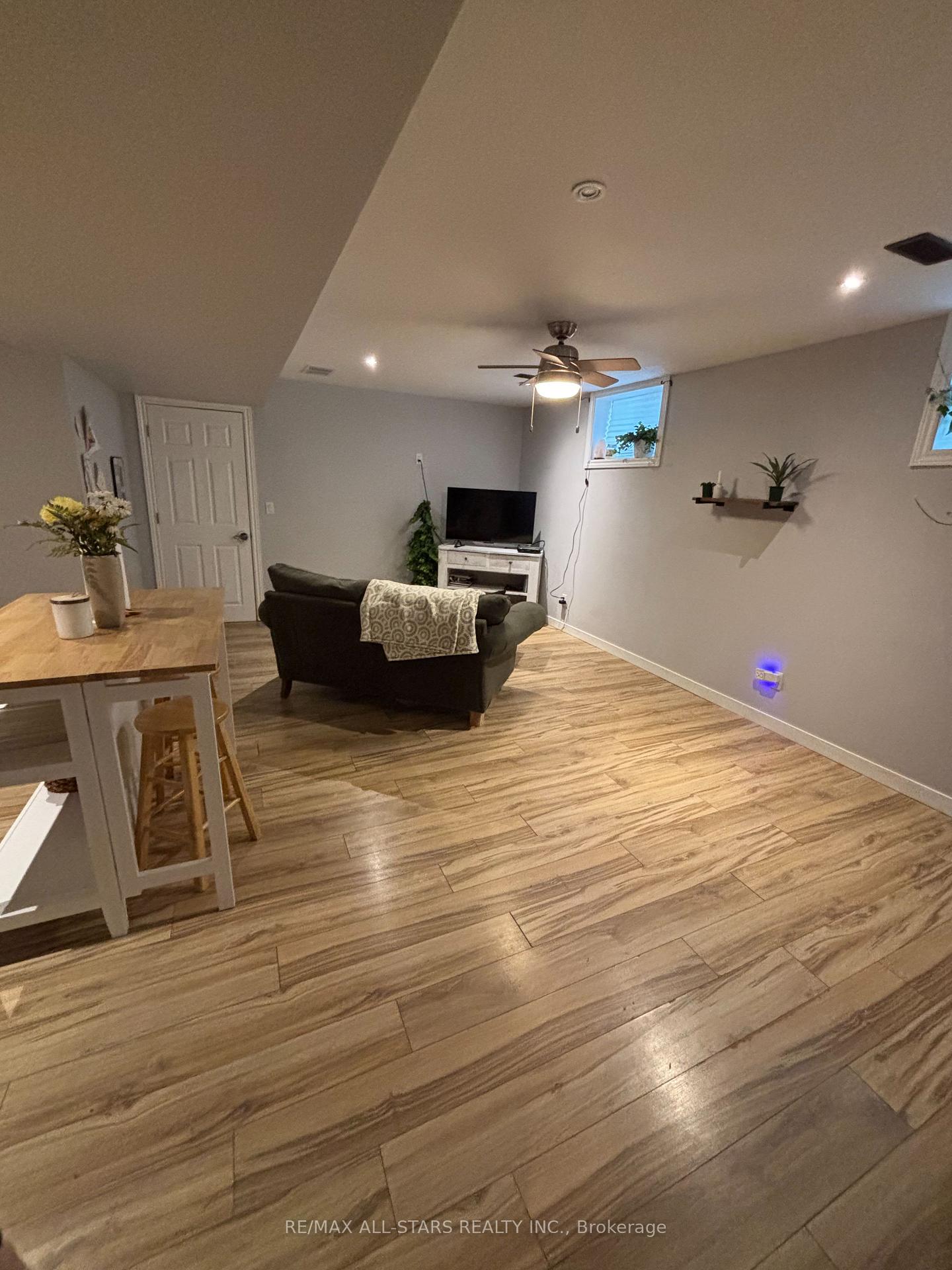 Photo 15 of 845 Broadway Boulevard, Peterborough, Northcrest Ward 5 — HOMEH