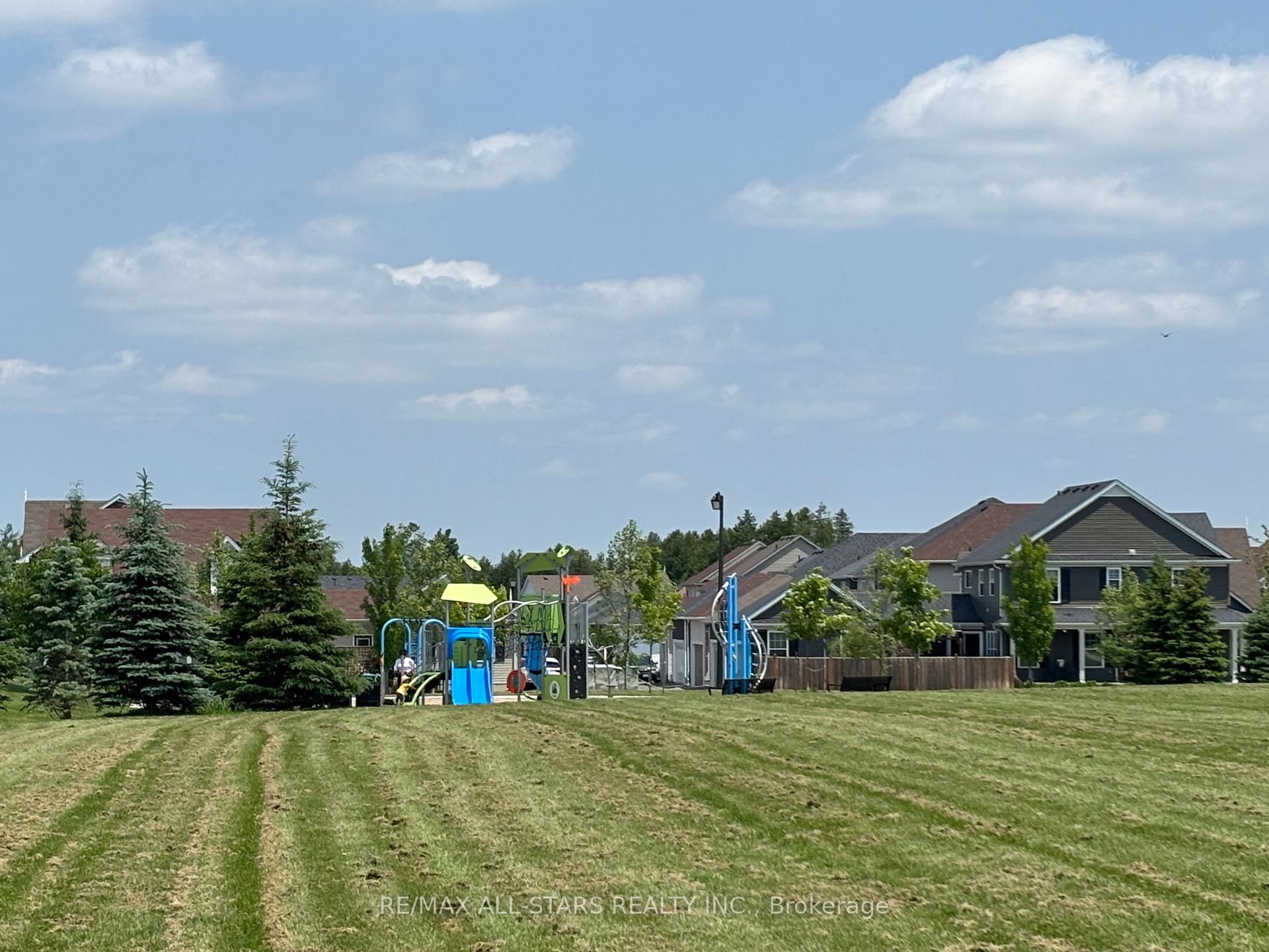 Photo 19 of 845 Broadway Boulevard, Peterborough, Northcrest Ward 5 — HOMEH