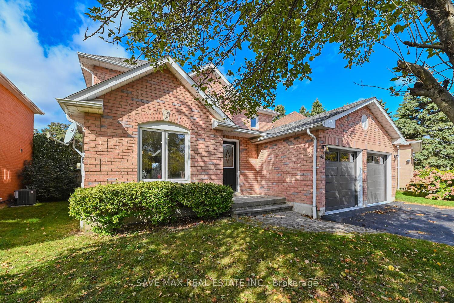 Photo 2 of 40 Eric Clarke Drive, Whitby, Rolling Acres — HOMEH
