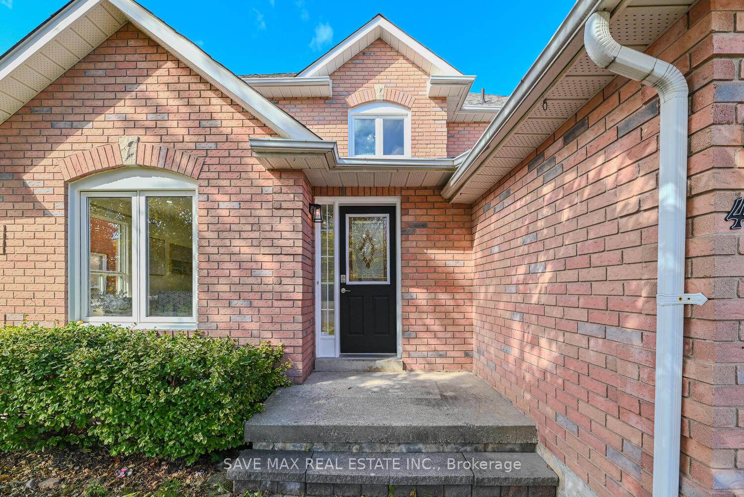 Photo 3 of 40 Eric Clarke Drive, Whitby, Rolling Acres — HOMEH
