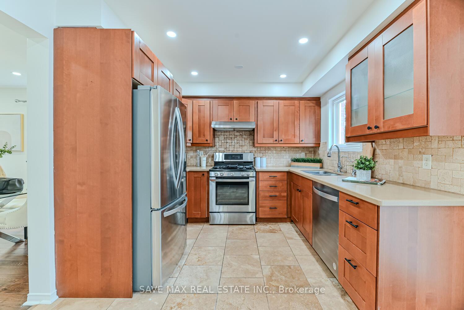 Photo 8 of 40 Eric Clarke Drive, Whitby, Rolling Acres — HOMEH