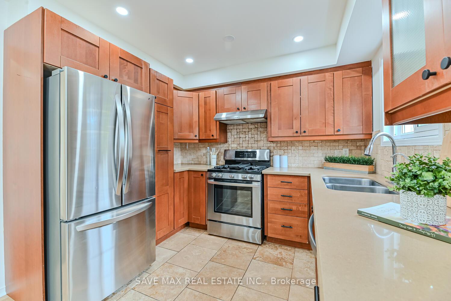 Photo 9 of 40 Eric Clarke Drive, Whitby, Rolling Acres — HOMEH