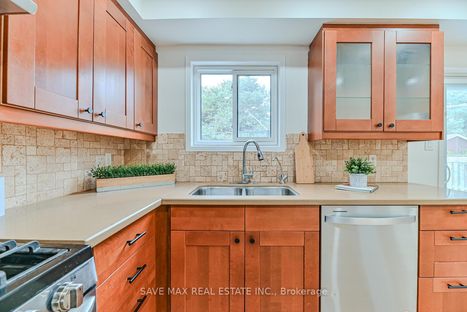 Photo 10 of 40 Eric Clarke Drive, Whitby, Rolling Acres — HOMEH