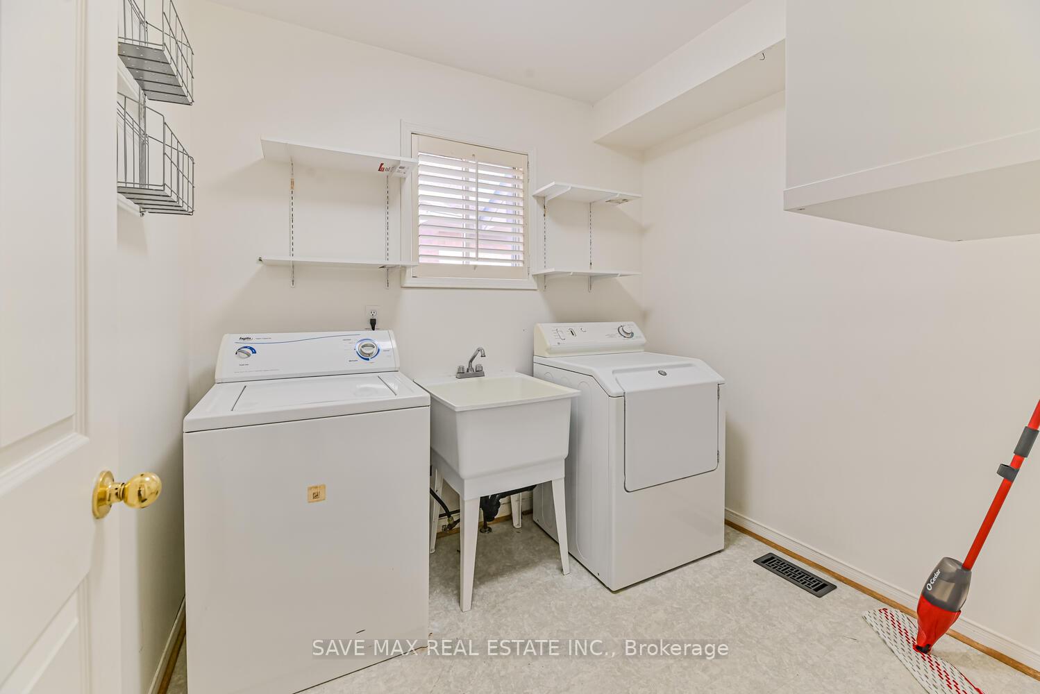 Photo 15 of 40 Eric Clarke Drive, Whitby, Rolling Acres — HOMEH