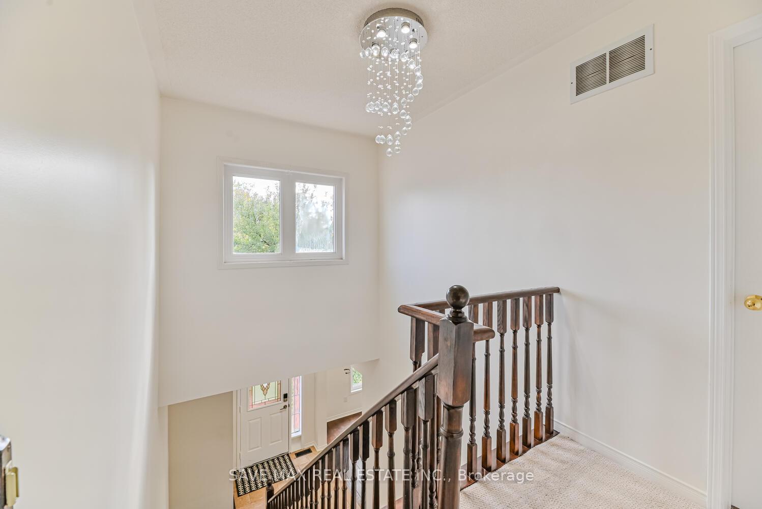 Photo 18 of 40 Eric Clarke Drive, Whitby, Rolling Acres — HOMEH
