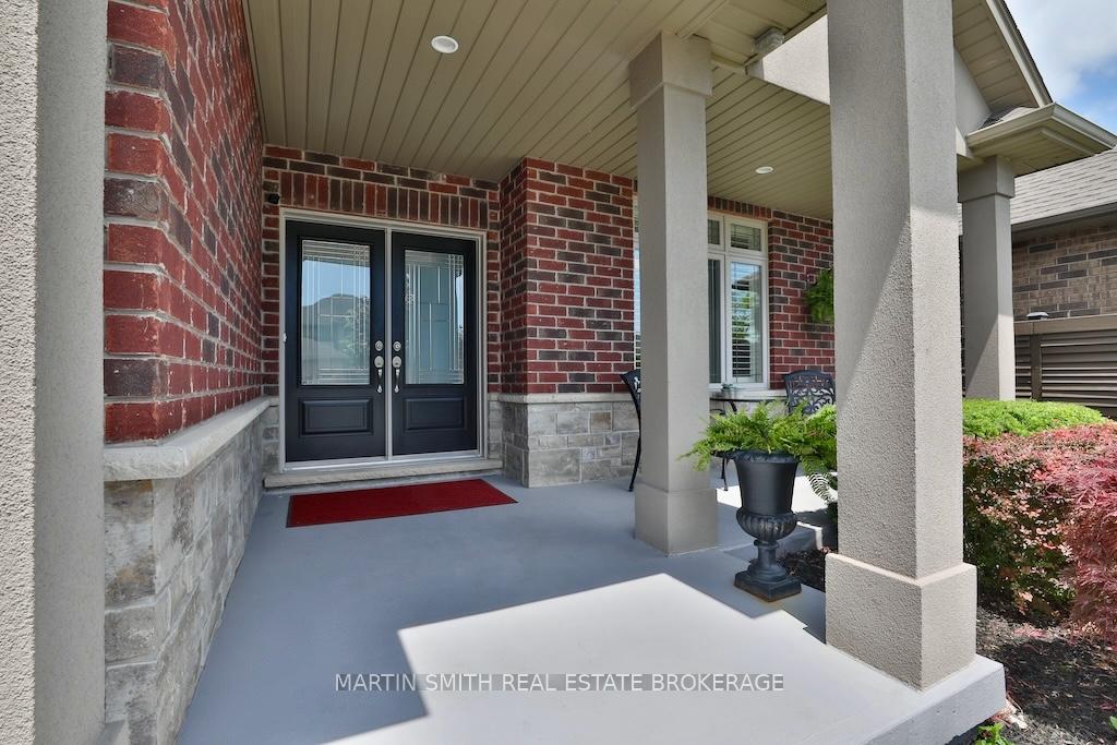 Photo 4 of 120 Creekside Drive, Welland, Coyle Creek — HOMEH