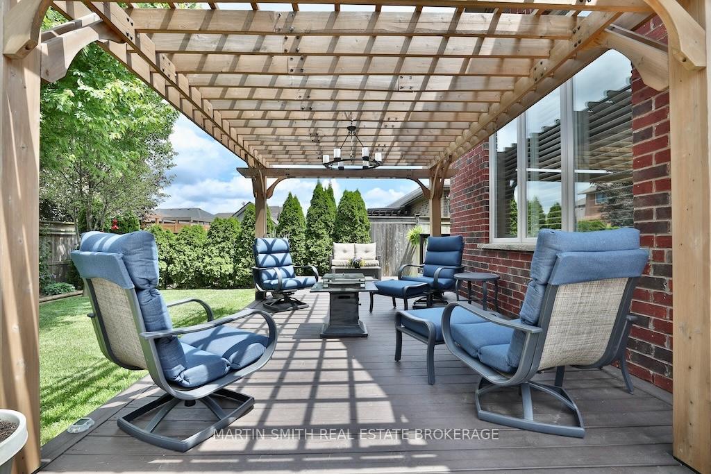 Photo 8 of 120 Creekside Drive, Welland, Coyle Creek — HOMEH