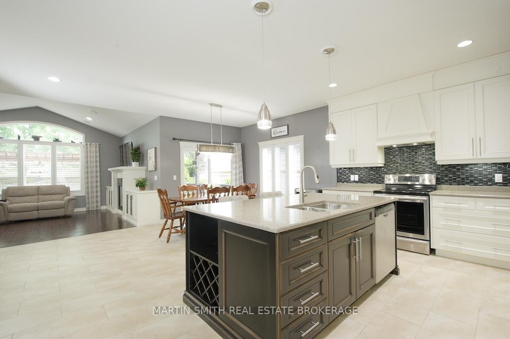Photo 15 of 120 Creekside Drive, Welland, Coyle Creek — HOMEH