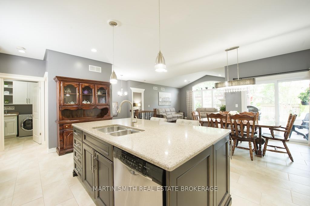 Photo 16 of 120 Creekside Drive, Welland, Coyle Creek — HOMEH