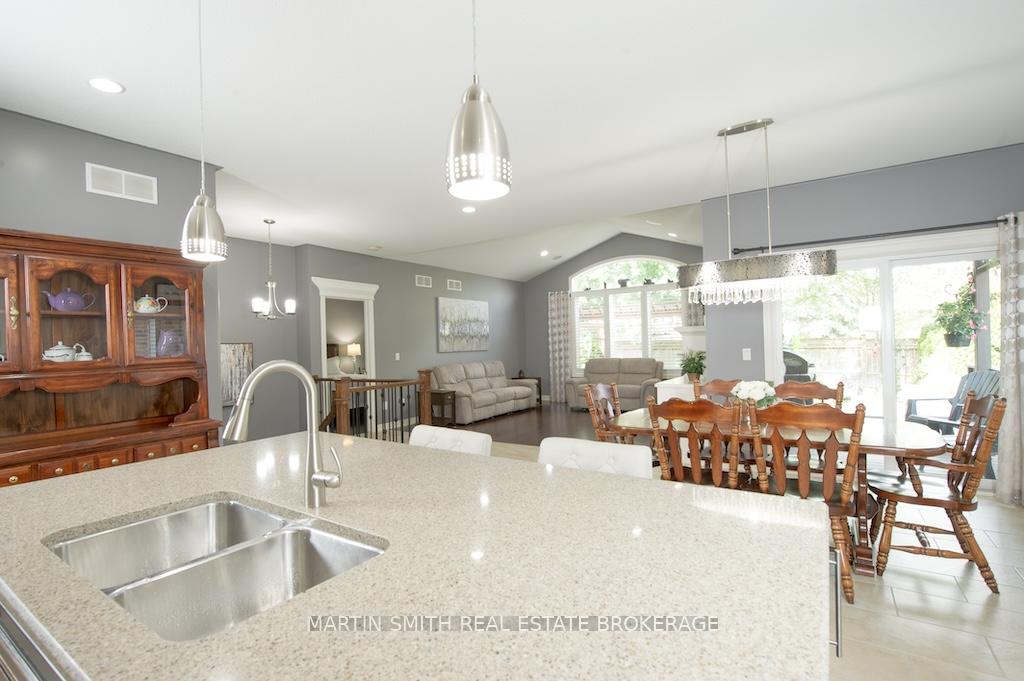 Photo 18 of 120 Creekside Drive, Welland, Coyle Creek — HOMEH