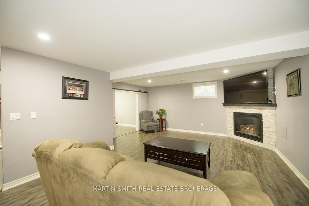 Photo 34 of 120 Creekside Drive, Welland, Coyle Creek — HOMEH