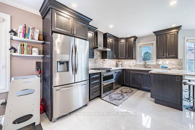 Photo 6 of 67 Grampian Avenue, Vaughan, Maple — HOMEH