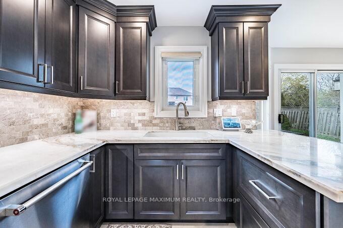 Photo 8 of 67 Grampian Avenue, Vaughan, Maple — HOMEH