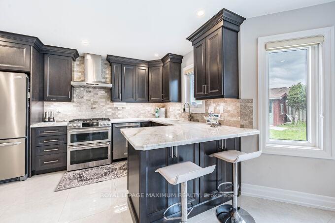 Photo 10 of 67 Grampian Avenue, Vaughan, Maple — HOMEH