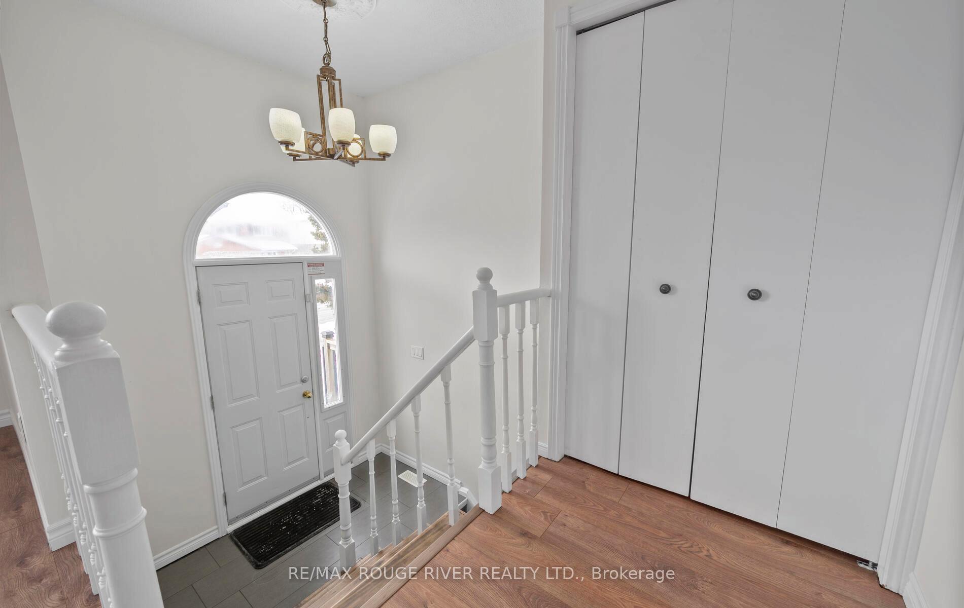 Photo 2 of 210 Overbank Drive, Oshawa, McLaughlin — HOMEH