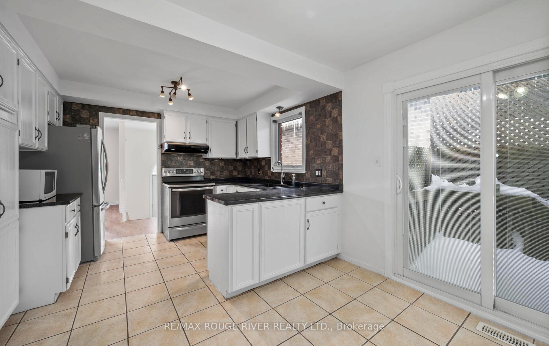 Photo 12 of 210 Overbank Drive, Oshawa, McLaughlin — HOMEH