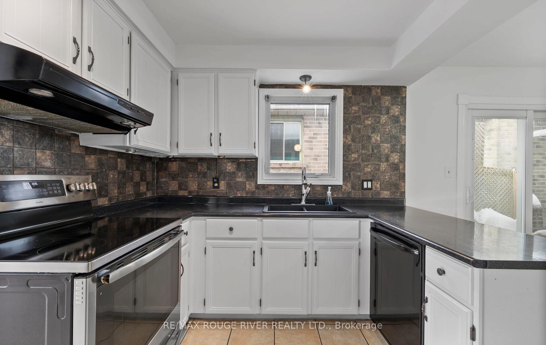 Photo 13 of 210 Overbank Drive, Oshawa, McLaughlin — HOMEH