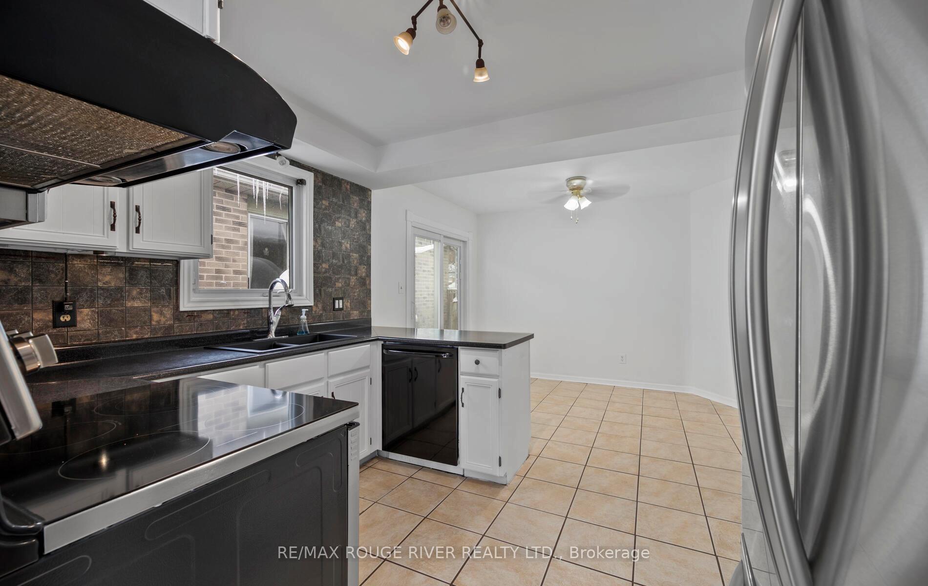 Photo 14 of 210 Overbank Drive, Oshawa, McLaughlin — HOMEH