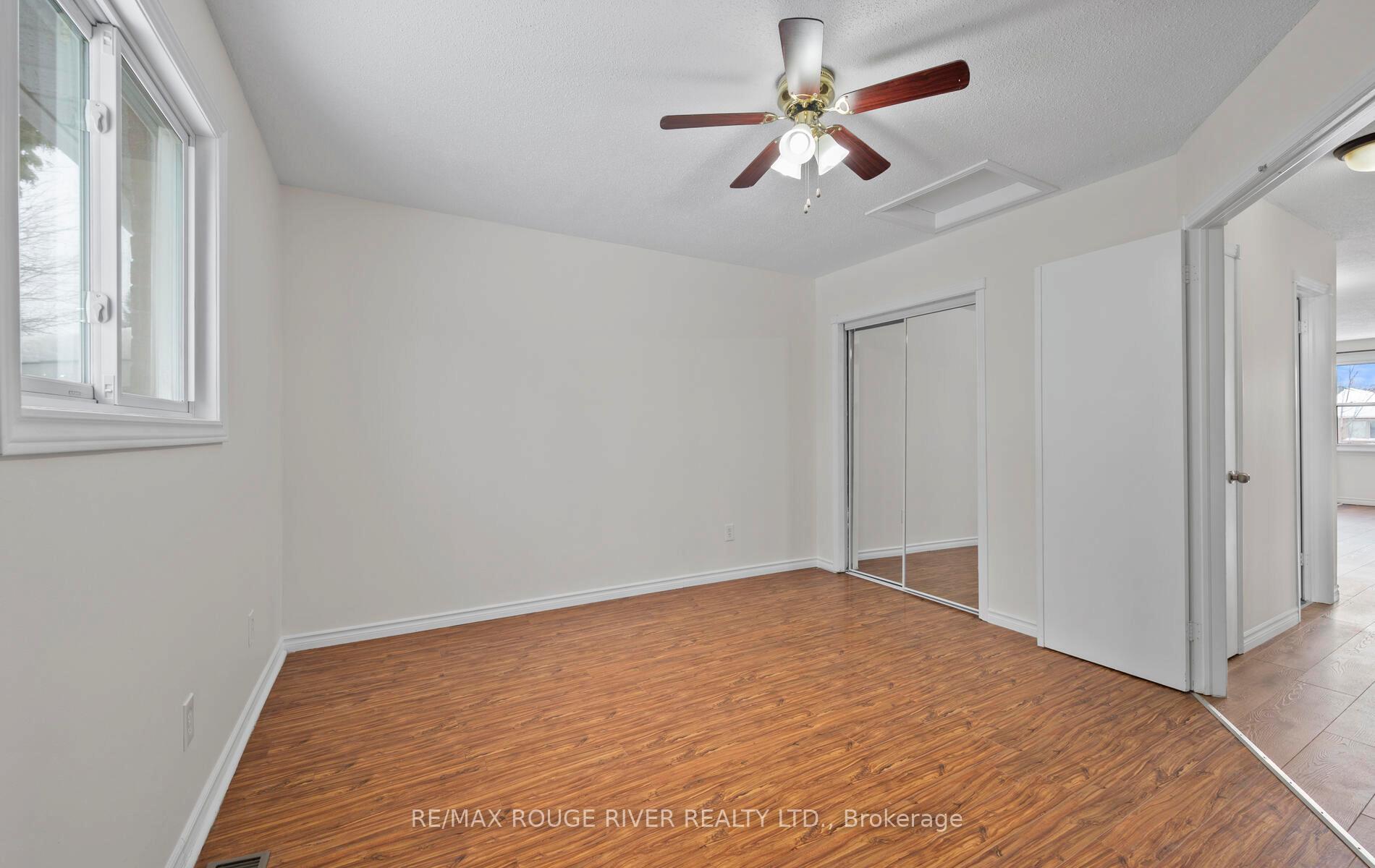 Photo 15 of 210 Overbank Drive, Oshawa, McLaughlin — HOMEH
