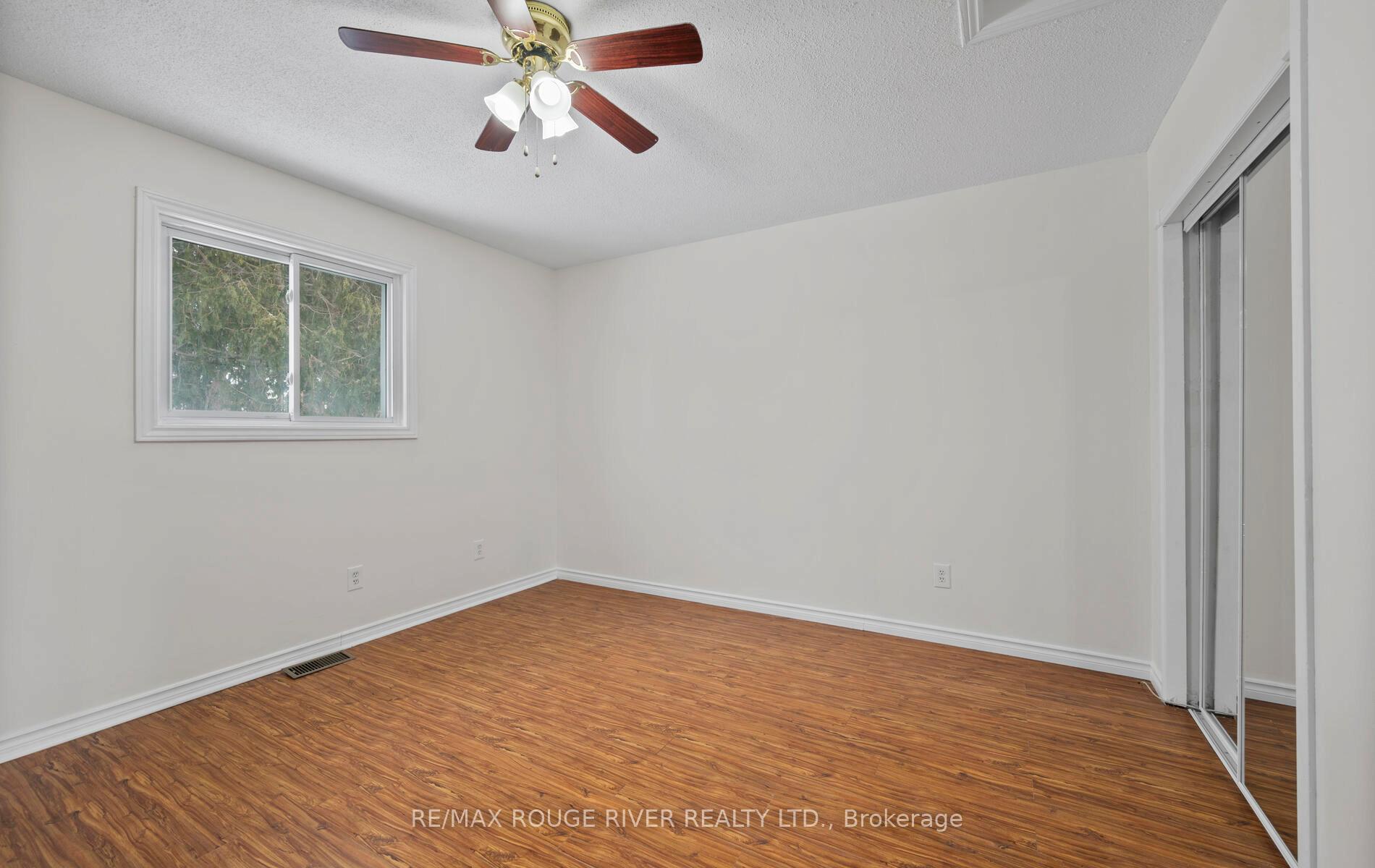 Photo 16 of 210 Overbank Drive, Oshawa, McLaughlin — HOMEH
