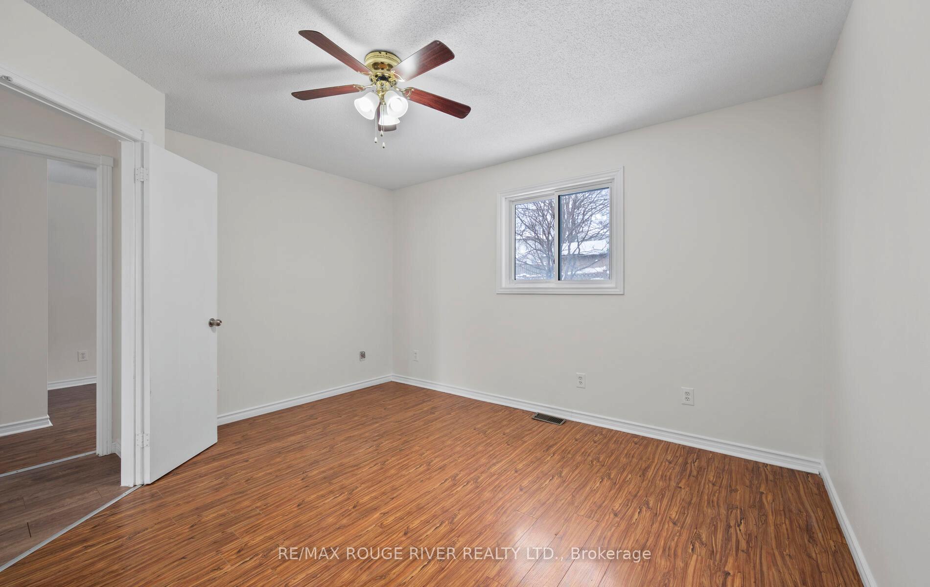 Photo 17 of 210 Overbank Drive, Oshawa, McLaughlin — HOMEH