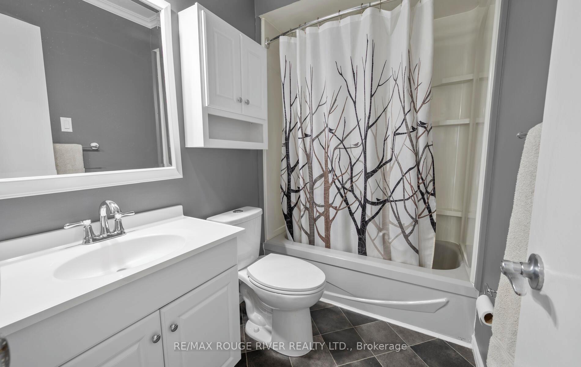 Photo 18 of 210 Overbank Drive, Oshawa, McLaughlin — HOMEH