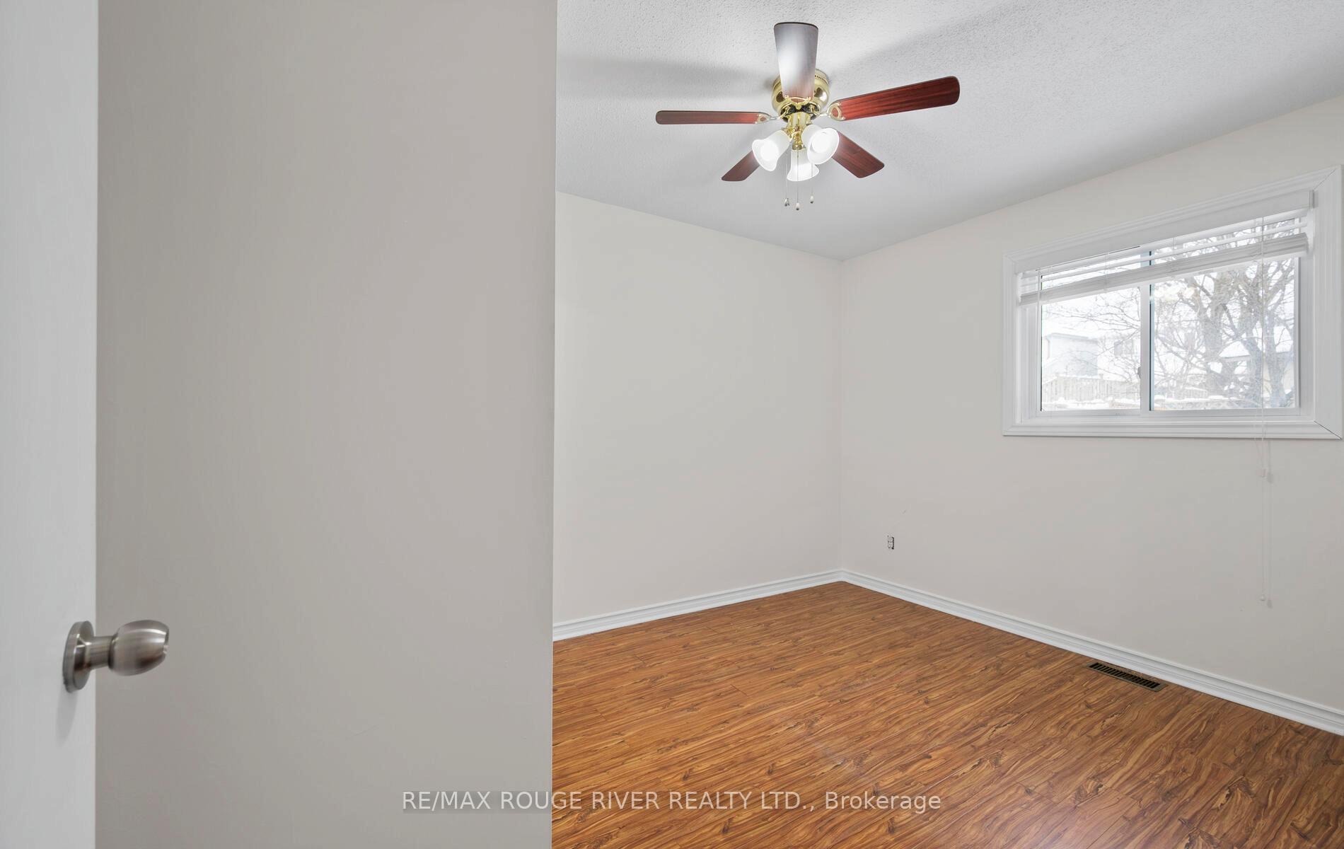 Photo 19 of 210 Overbank Drive, Oshawa, McLaughlin — HOMEH