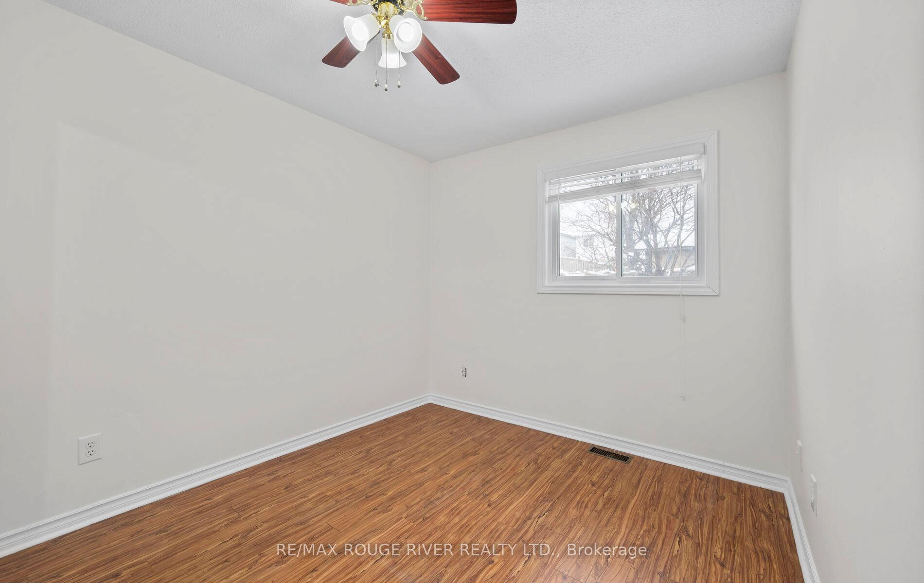 Photo 21 of 210 Overbank Drive, Oshawa, McLaughlin — HOMEH