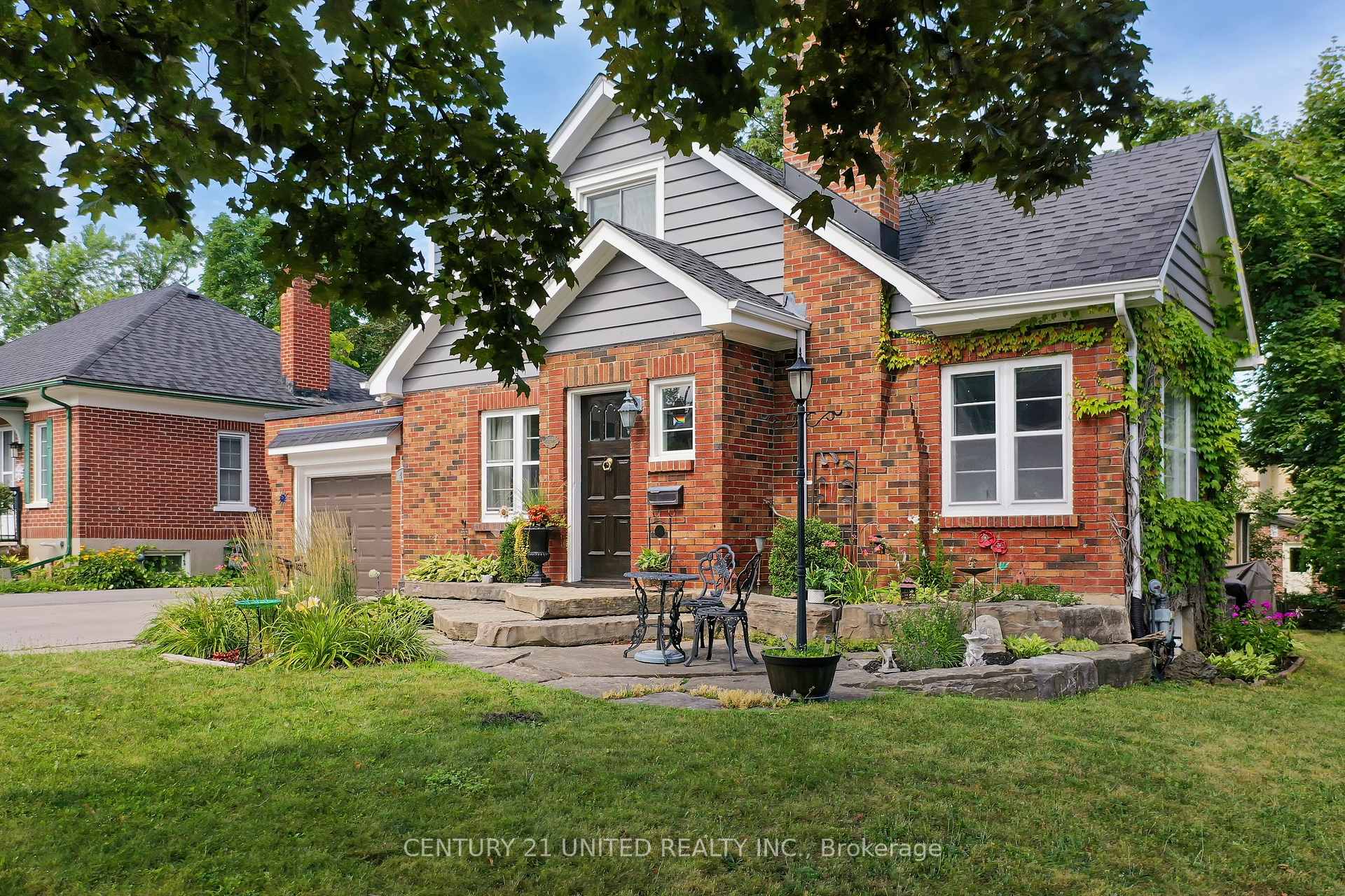 Photo 2 of 474 Albertus Avenue, Peterborough, Town Ward 3 — HOMEH
