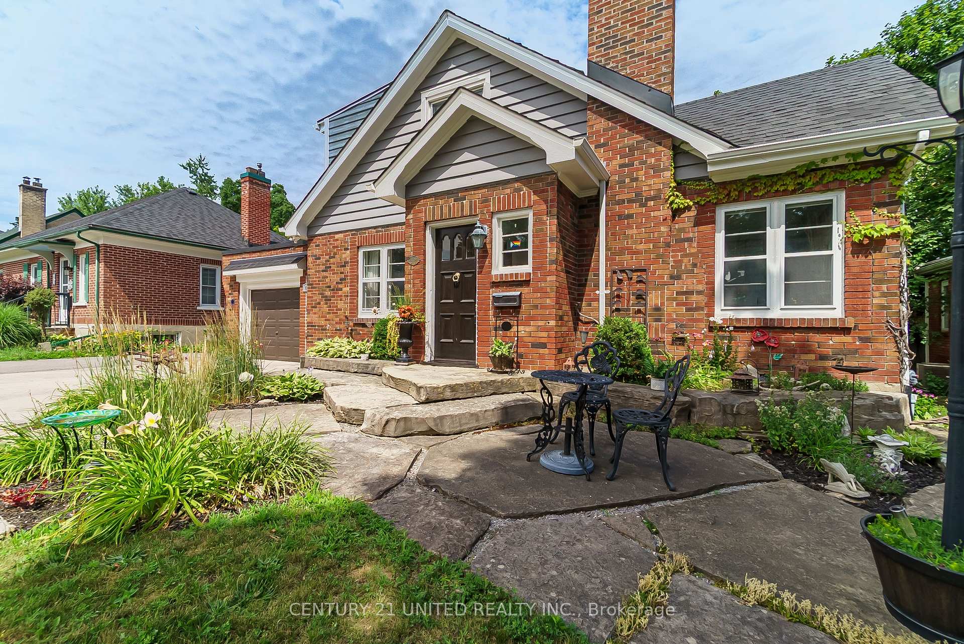 Photo 4 of 474 Albertus Avenue, Peterborough, Town Ward 3 — HOMEH