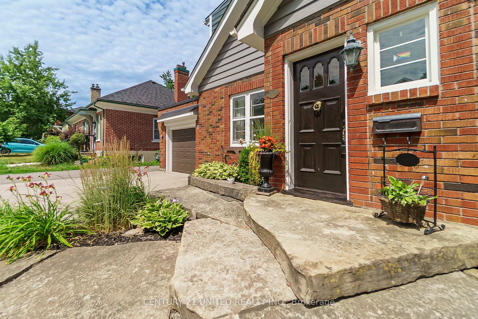 Photo 5 of 474 Albertus Avenue, Peterborough, Town Ward 3 — HOMEH