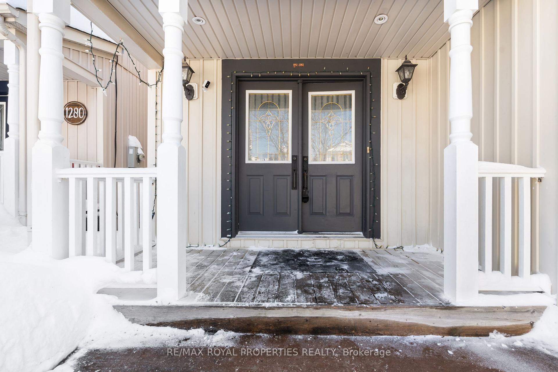 Photo 3 of 1284 Ashgrove Crescent, Oshawa, Pinecrest — HOMEH