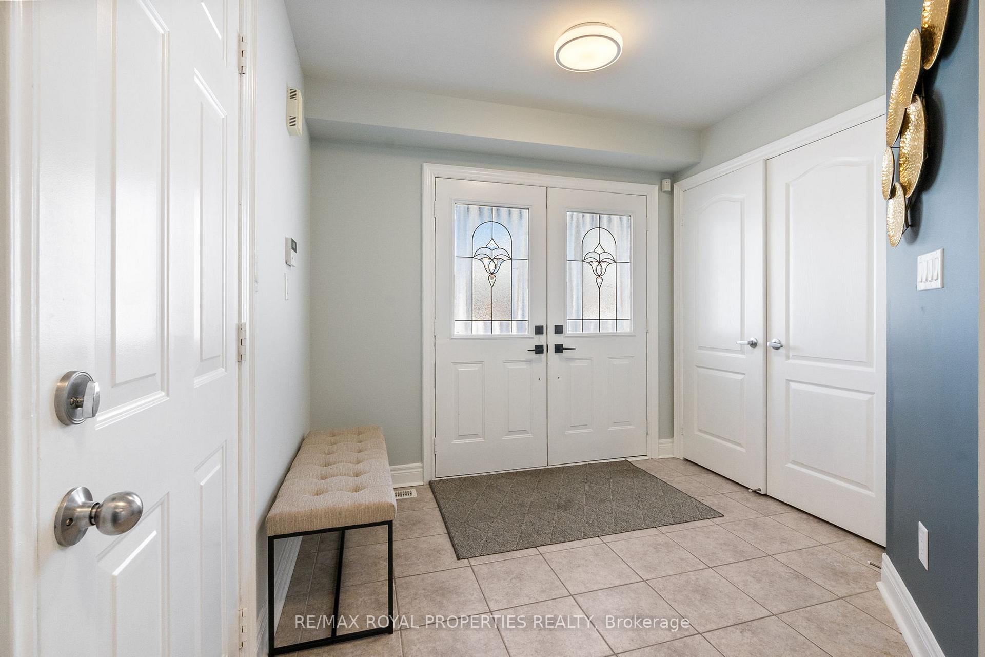 Photo 4 of 1284 Ashgrove Crescent, Oshawa, Pinecrest — HOMEH