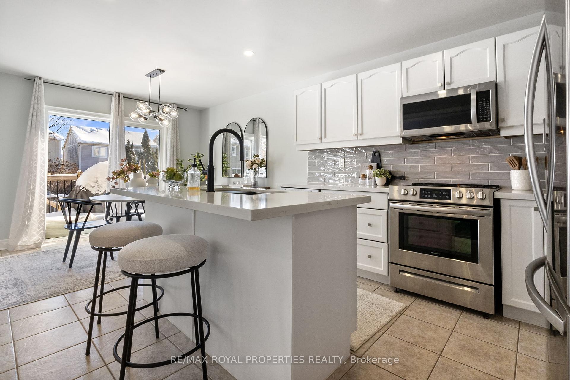Photo 10 of 1284 Ashgrove Crescent, Oshawa, Pinecrest — HOMEH