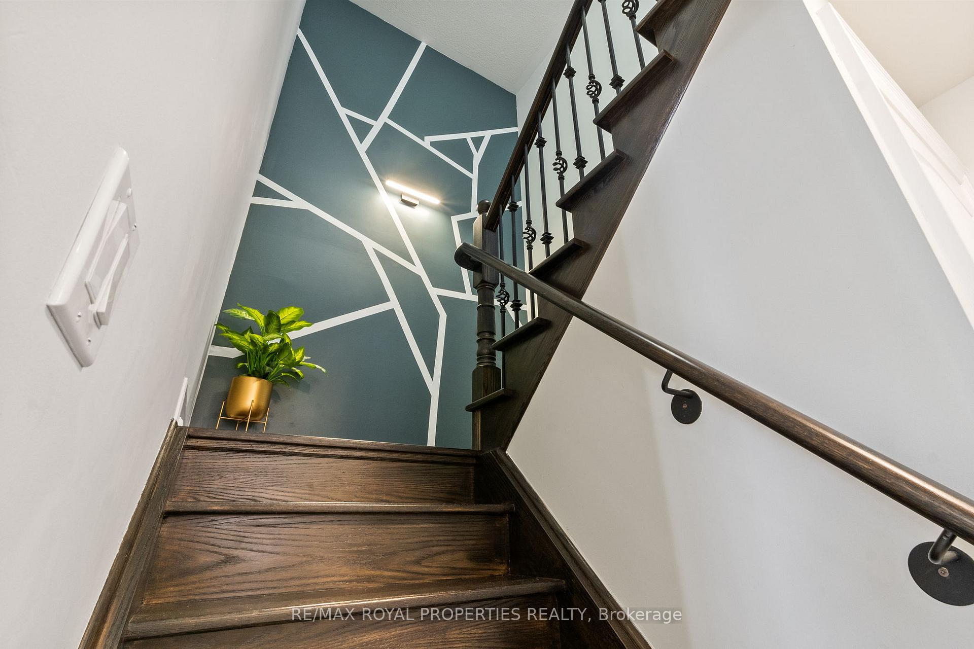 Photo 18 of 1284 Ashgrove Crescent, Oshawa, Pinecrest — HOMEH