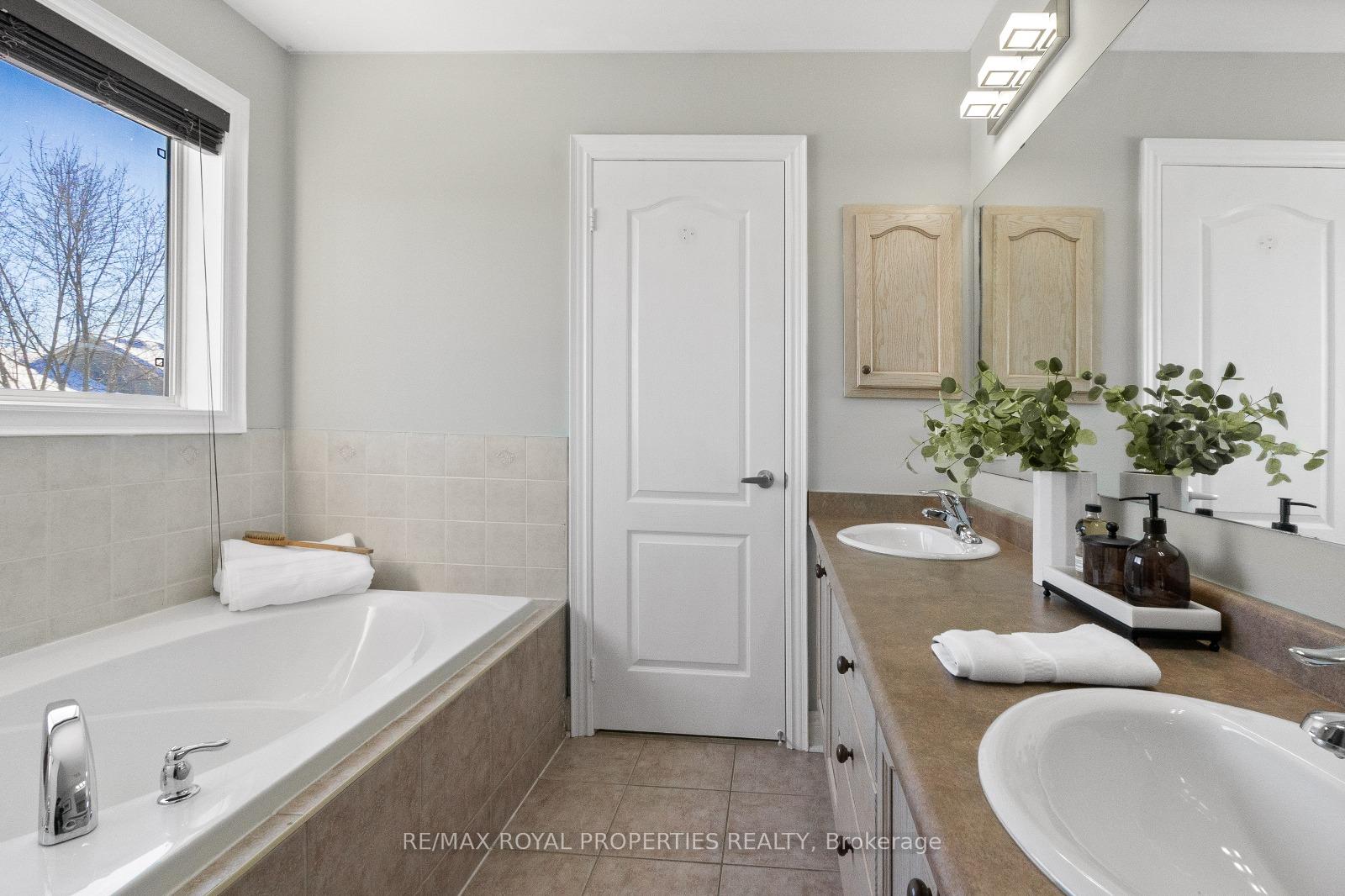 Photo 28 of 1284 Ashgrove Crescent, Oshawa, Pinecrest — HOMEH