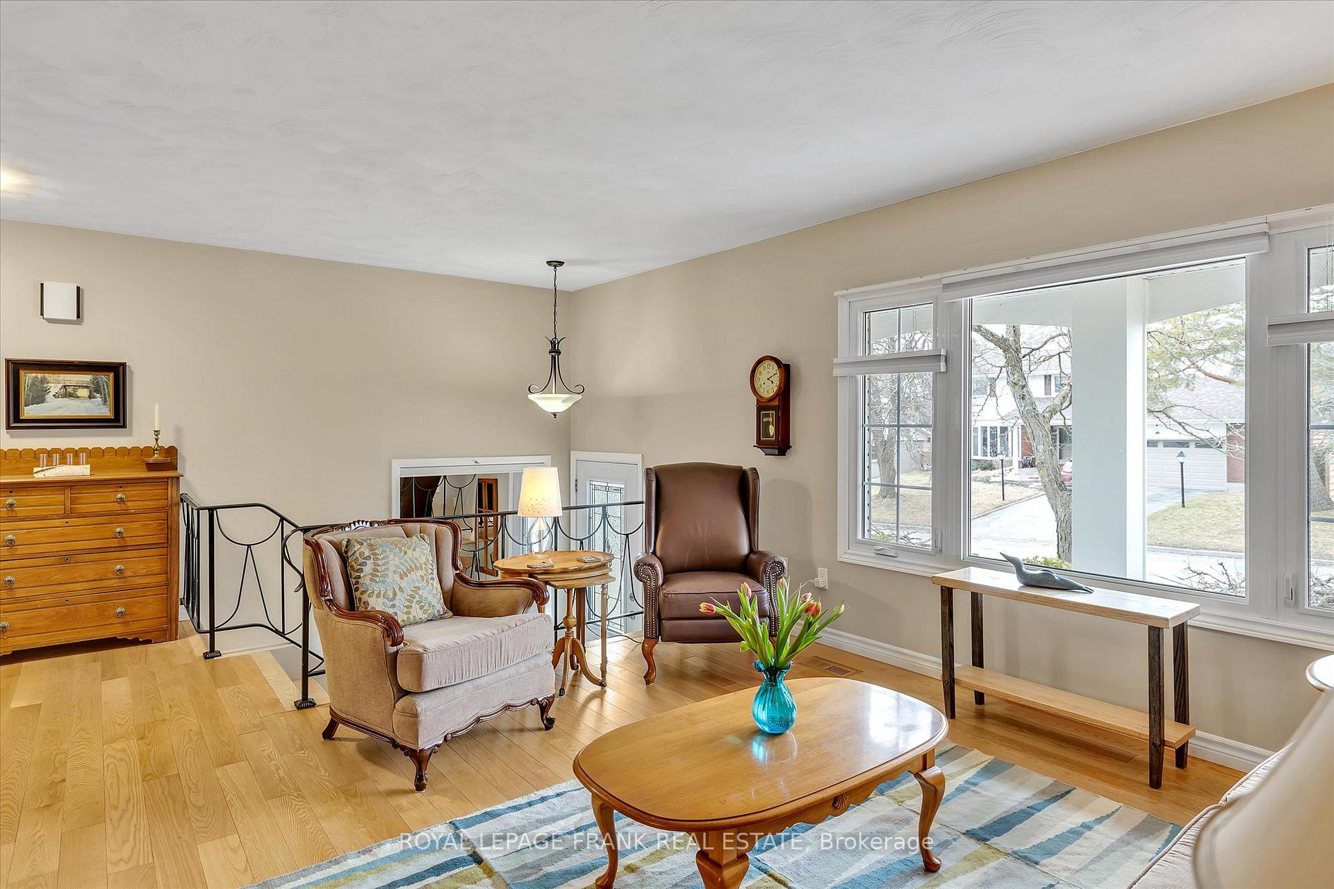 Photo 6 of 1690 Pinehill Drive, Peterborough, Monaghan Ward 2 — HOMEH