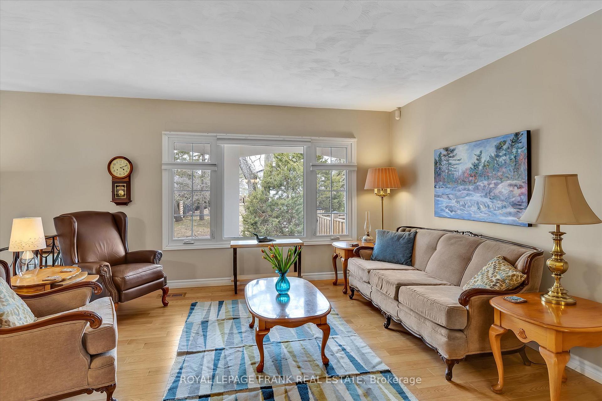Photo 7 of 1690 Pinehill Drive, Peterborough, Monaghan Ward 2 — HOMEH