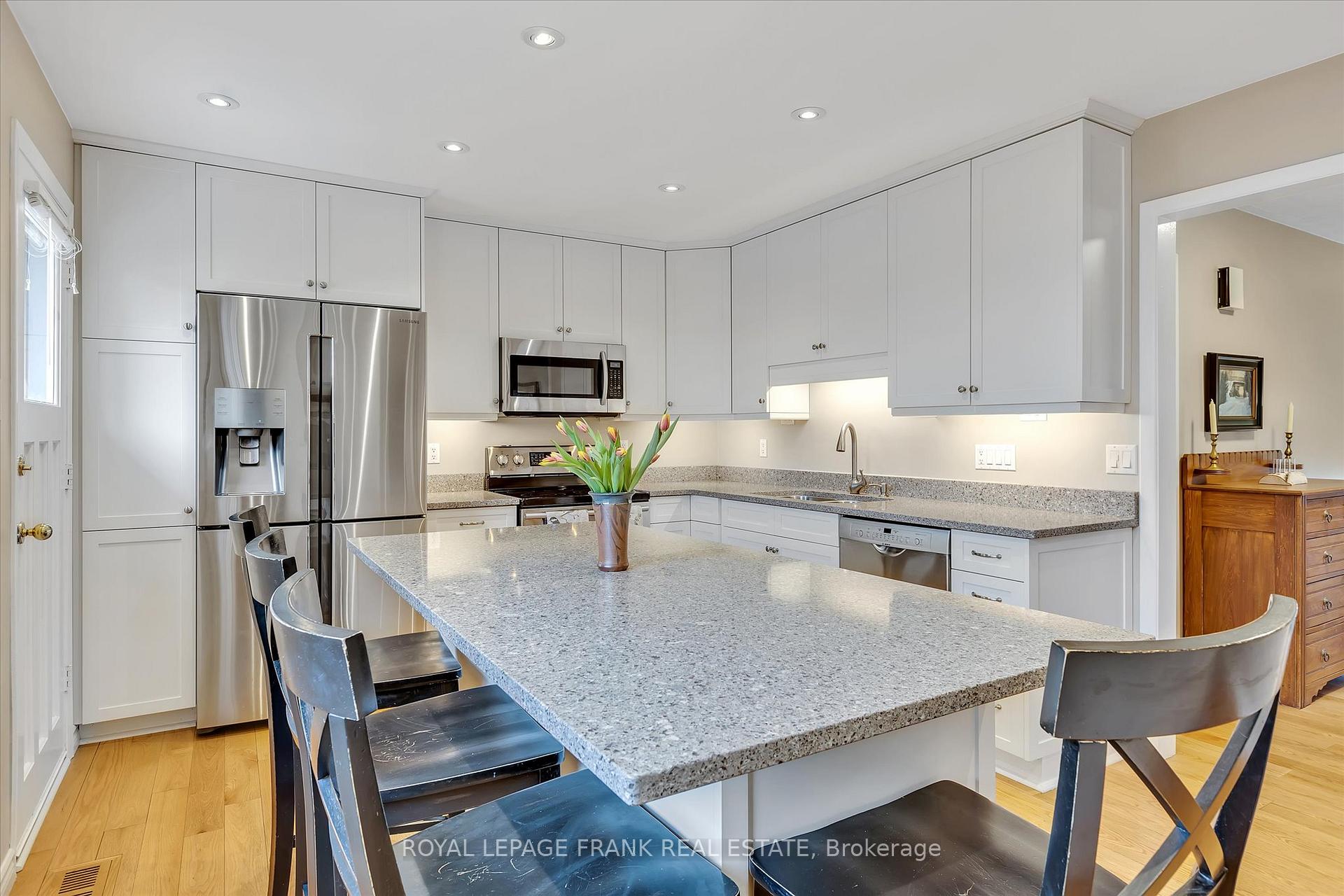 Photo 18 of 1690 Pinehill Drive, Peterborough, Monaghan Ward 2 — HOMEH
