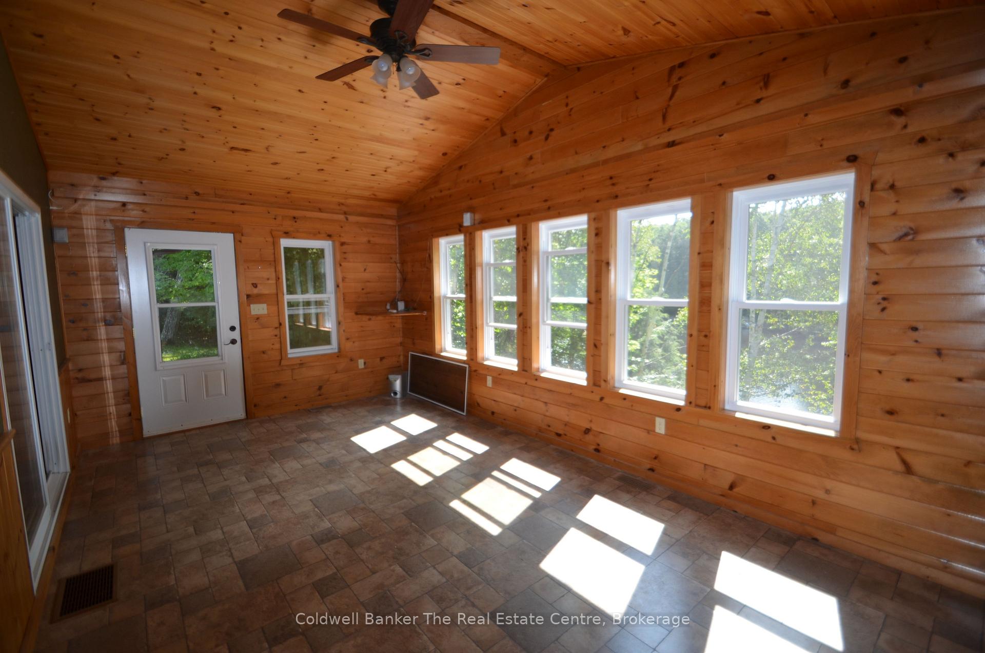 Photo 14 of 1275 Wolf Circle, Algonquin Highlands, Sherborne — HOMEH