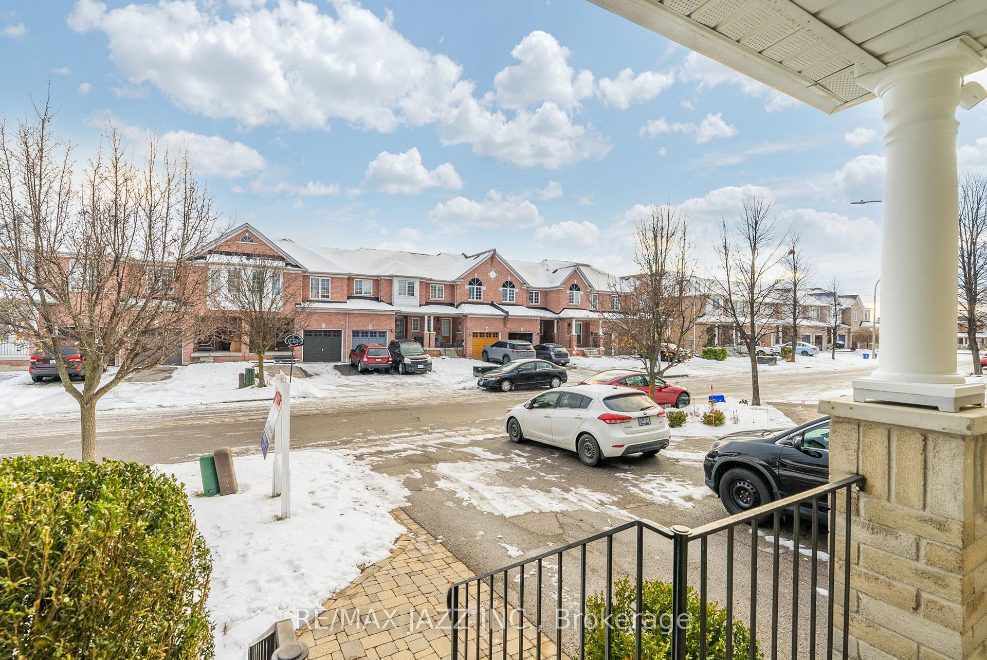 Photo 2 of 8 Odessa Crescent, Whitby, Rolling Acres — HOMEH