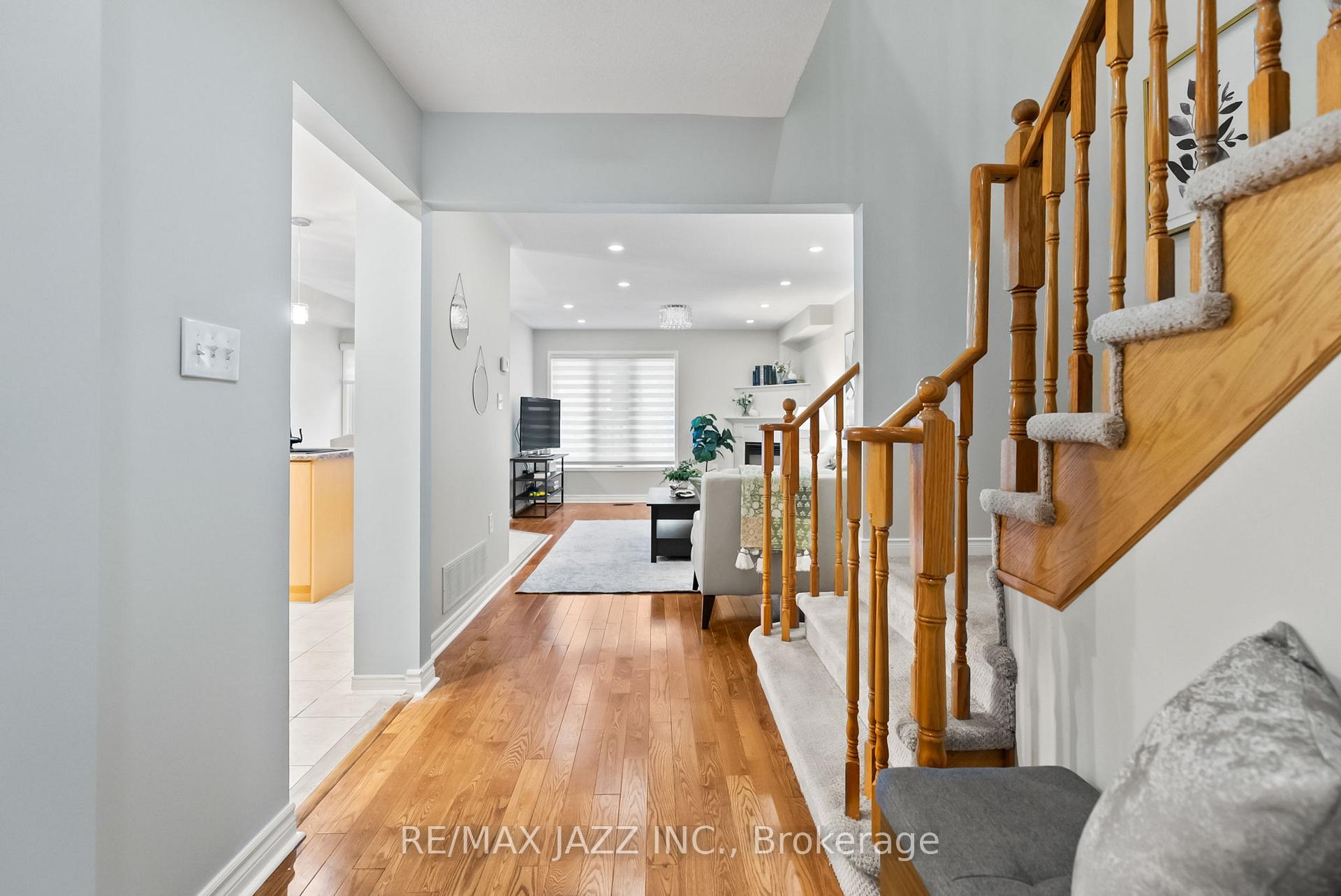 Photo 7 of 8 Odessa Crescent, Whitby, Rolling Acres — HOMEH