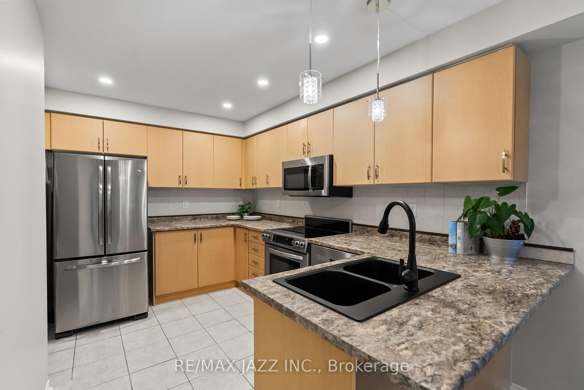 Photo 14 of 8 Odessa Crescent, Whitby, Rolling Acres — HOMEH
