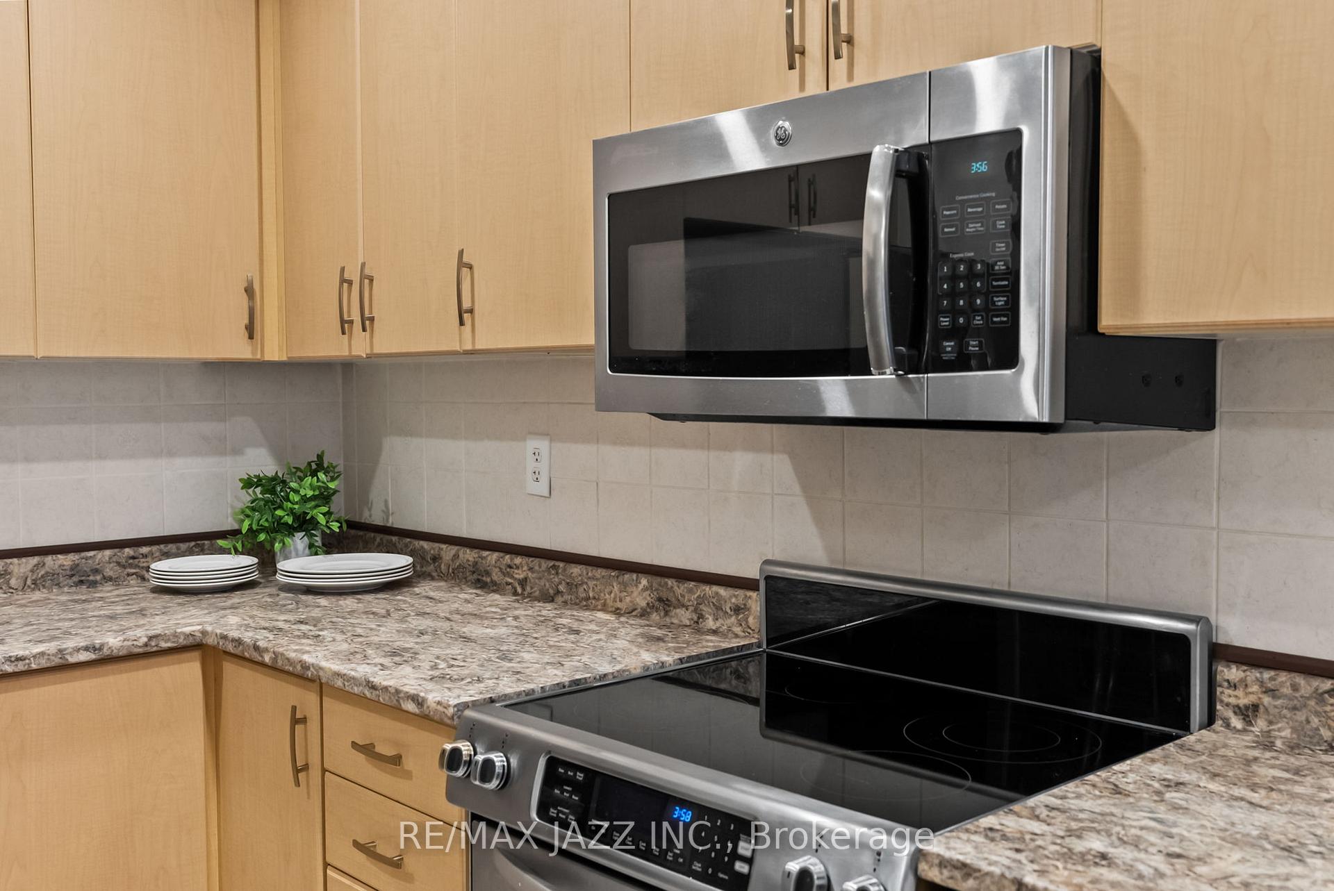 Photo 17 of 8 Odessa Crescent, Whitby, Rolling Acres — HOMEH