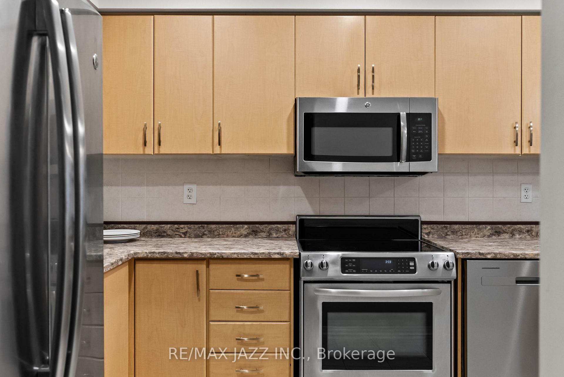 Photo 19 of 8 Odessa Crescent, Whitby, Rolling Acres — HOMEH