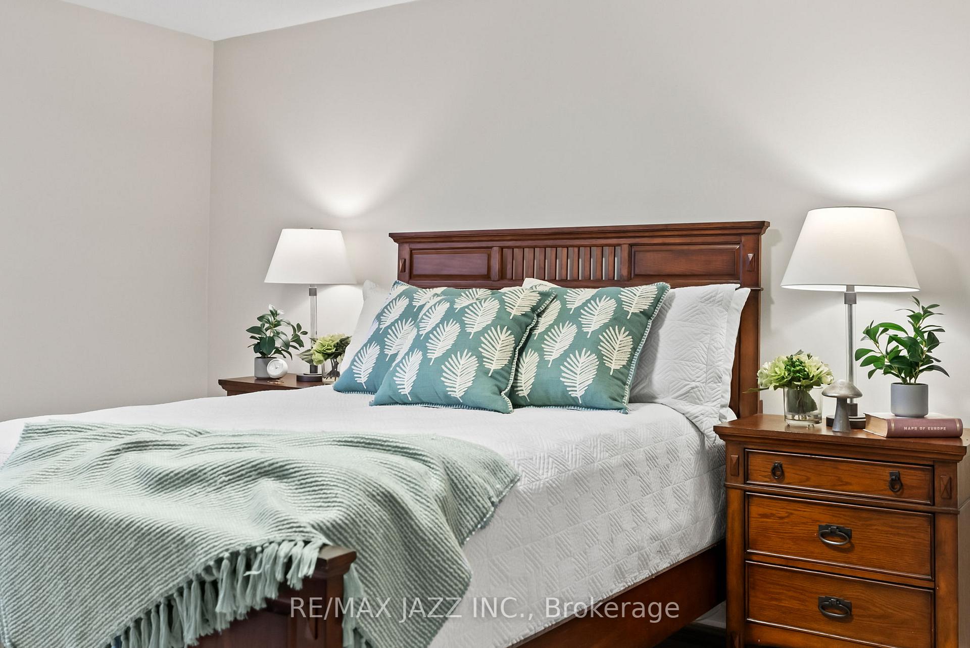 Photo 23 of 8 Odessa Crescent, Whitby, Rolling Acres — HOMEH