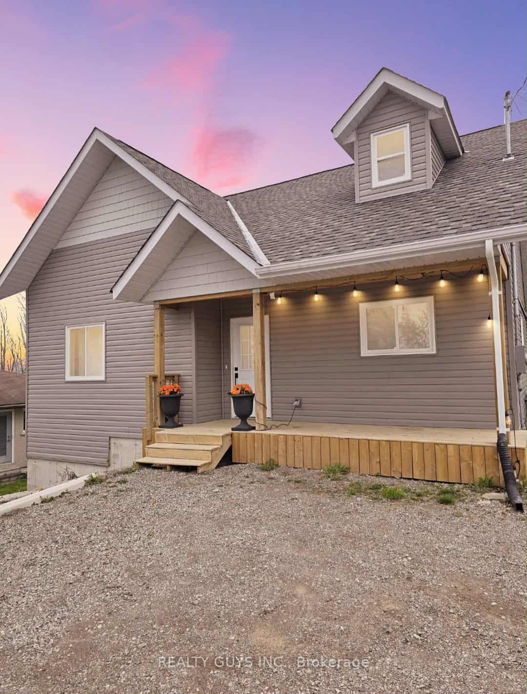 Front of 909 Fairbairn Street
