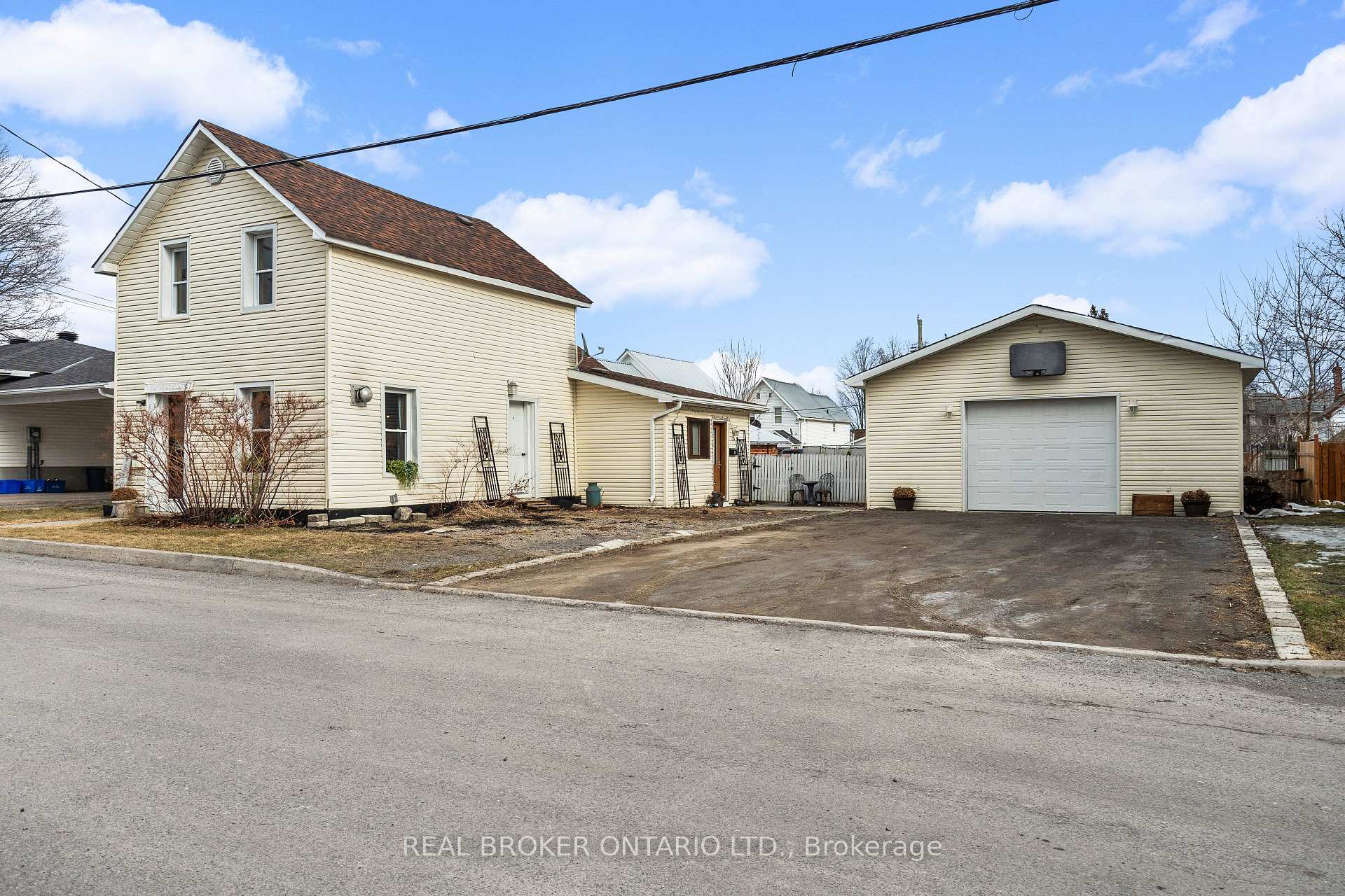 Photo 1 of 28 Tierney Street S, Arnprior — HOMEH