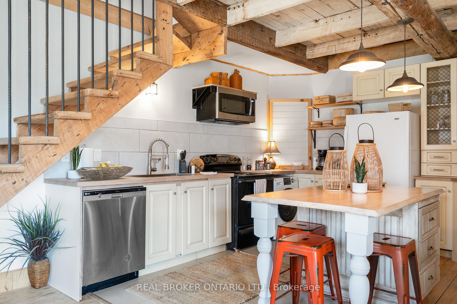 Photo 10 of 28 Tierney Street S, Arnprior — HOMEH