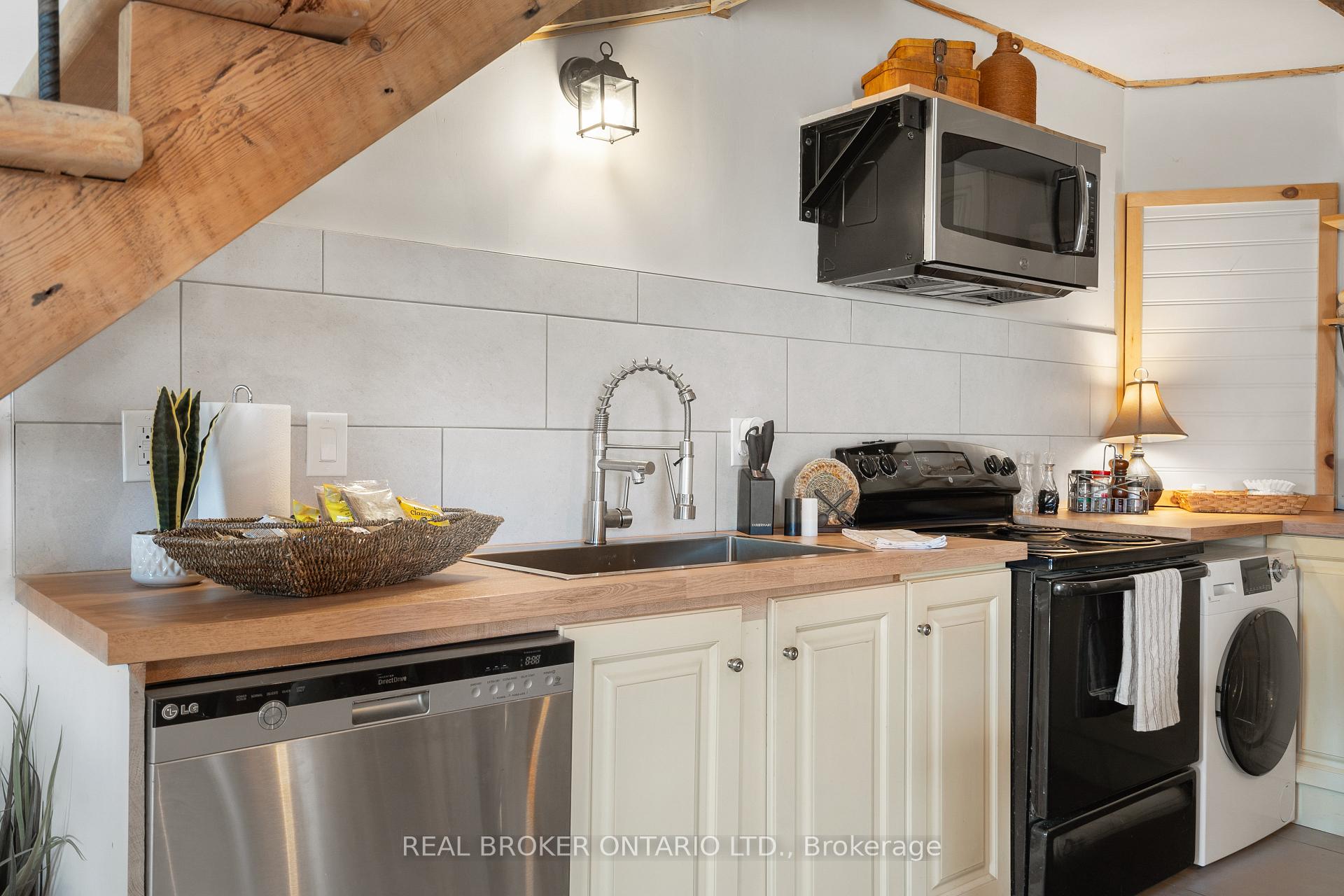 Photo 12 of 28 Tierney Street S, Arnprior — HOMEH